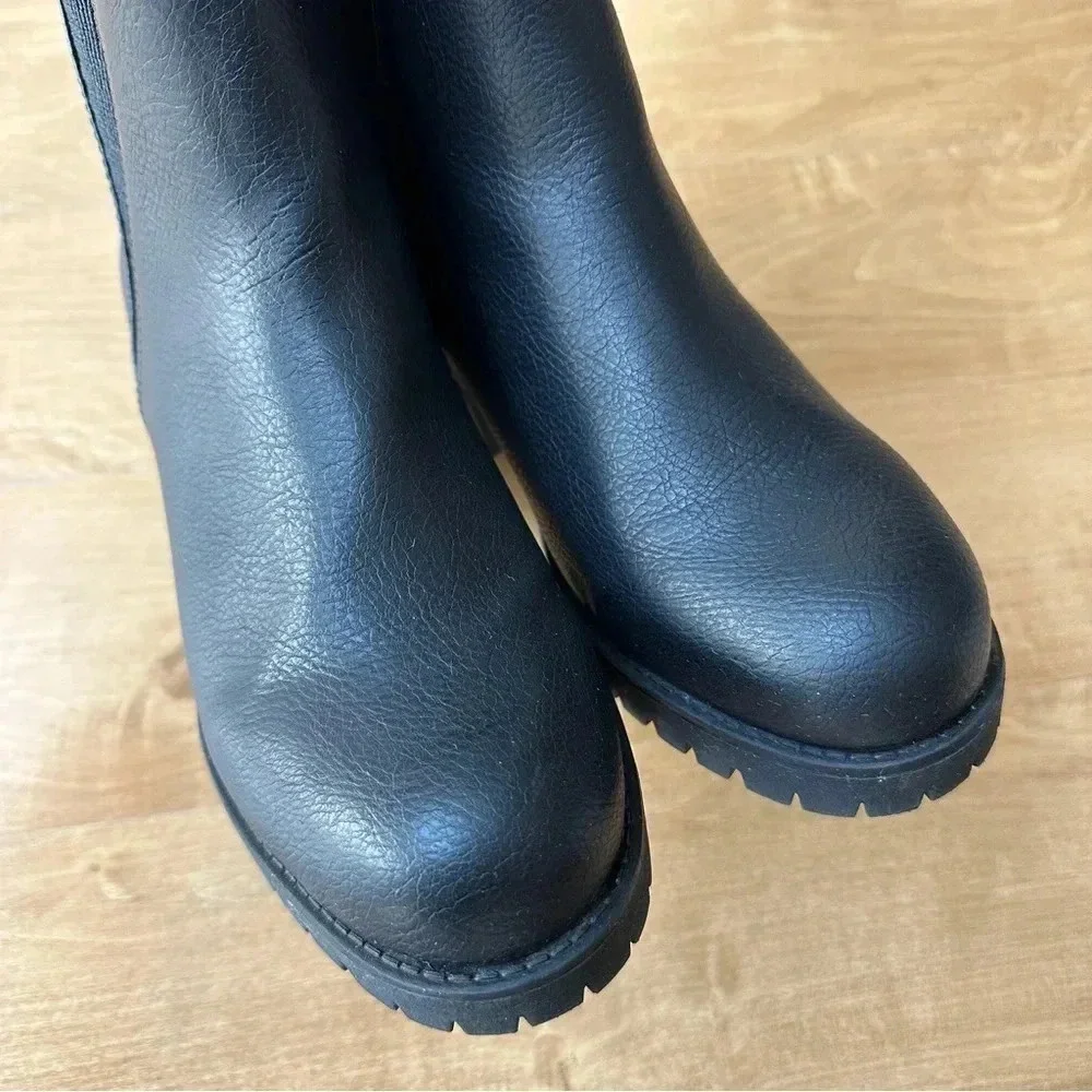 Mia Jody Chelsea Boot, Black, Women’s Heeled Leather Booties, Size 9M